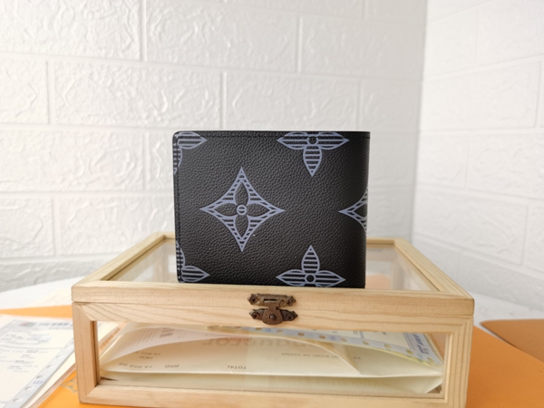 LVコピーウォレット背面デザイン